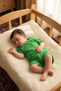 بسته 2 عددی ست تیشرت و شلوارک بچه‌گانه بامشی رنگ سبز روشن